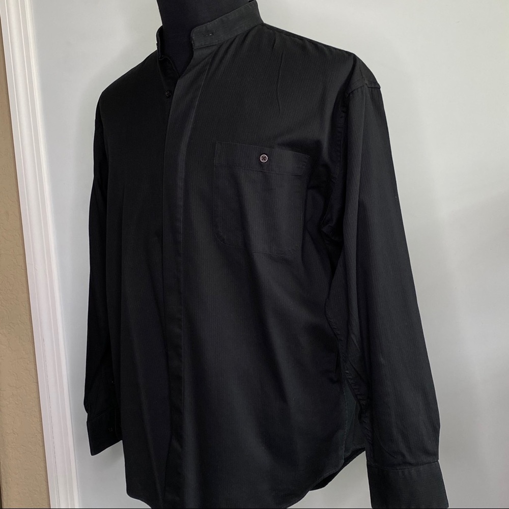 Moda long sleeve collarless button down shirt L